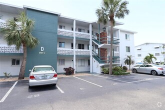 Building Photo - 1810 Sunny Dr