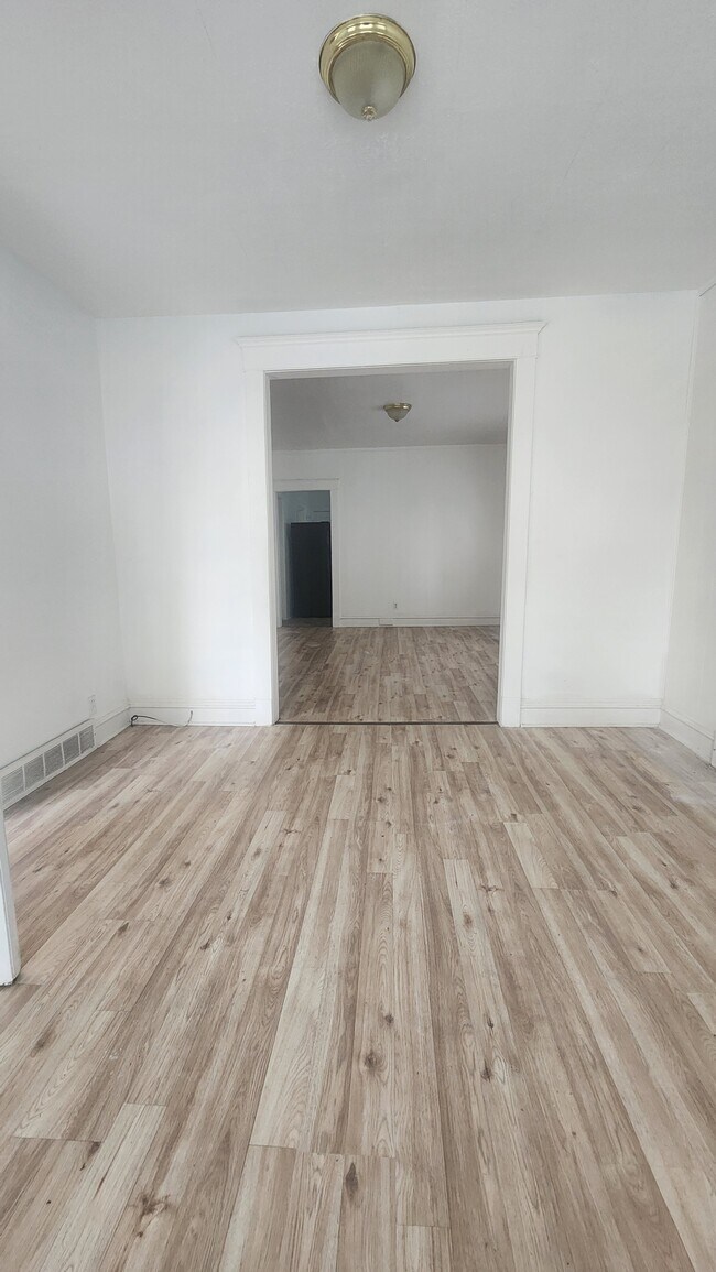Foto del edificio - 123 Maple Ave