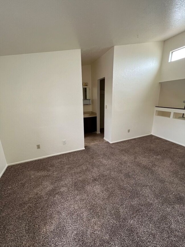 Building Photo - LOFT FOR RENT
