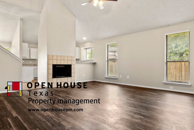 Building Photo - 831 Foxridge Dr, Arlington