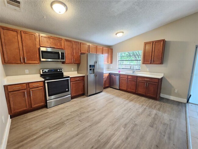 Foto del edificio - 11500 Benbow Ct