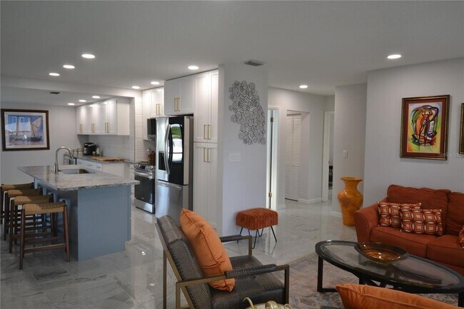 Foto del edificio - 219 Driftwood Dr N