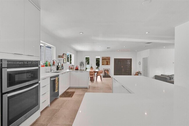 Foto del edificio - 518 W 30th St