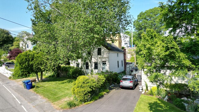 Building Photo - 147 Noank Rd