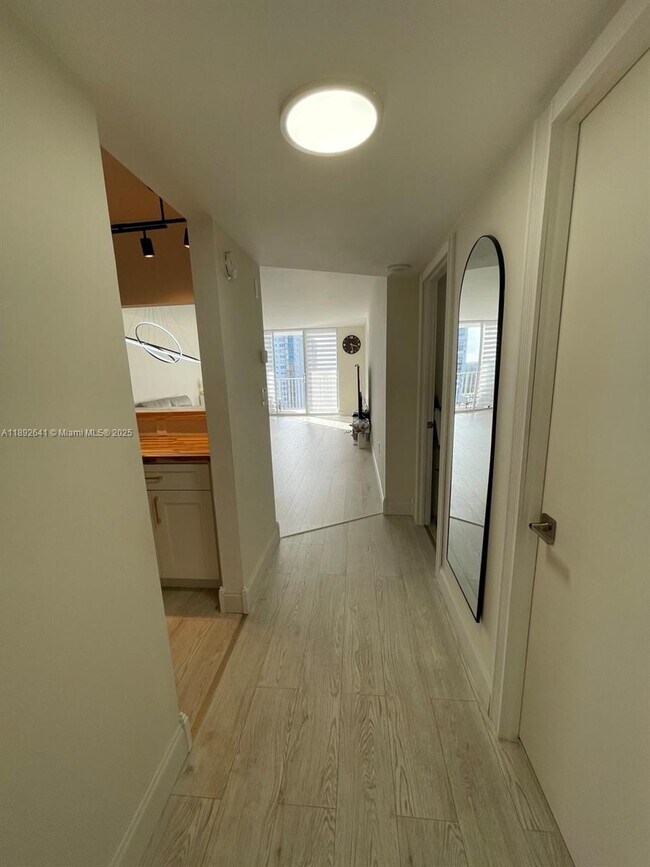 Foto del edificio - 2801 NE 183rd St