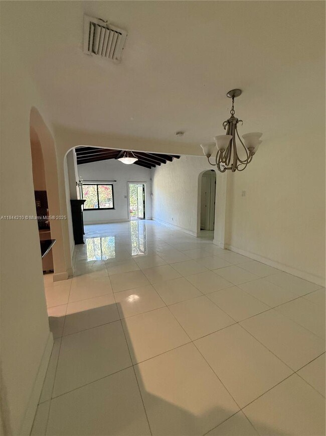 Foto del edificio - 402 SW 33rd Ave