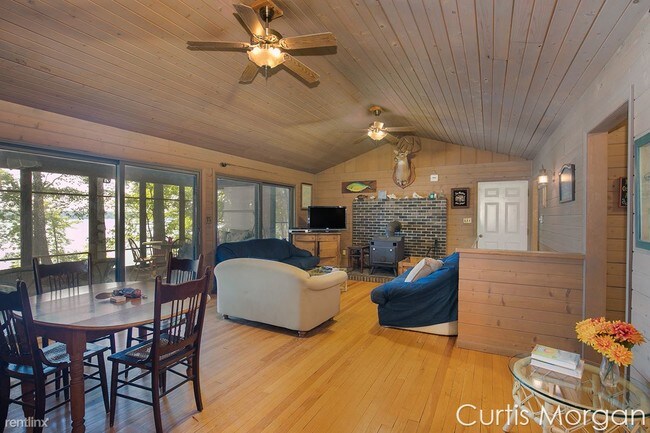 Building Photo - 23149 Lakeview Ln