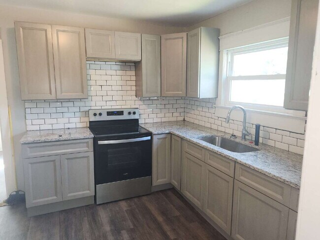 Foto del edificio - 3 Bedroom Home for Rent in Ensley — Housing Choice Vouchers Accepted