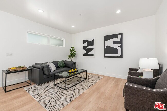 Foto del edificio - 3643 Helms Ave