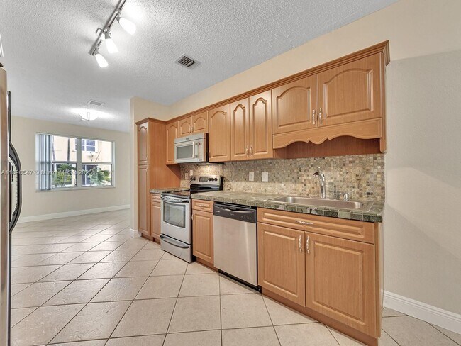 Foto del edificio - 16879 SW 1st Manor