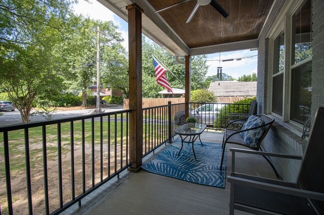 Building Photo - 2715 Kiawah Ave
