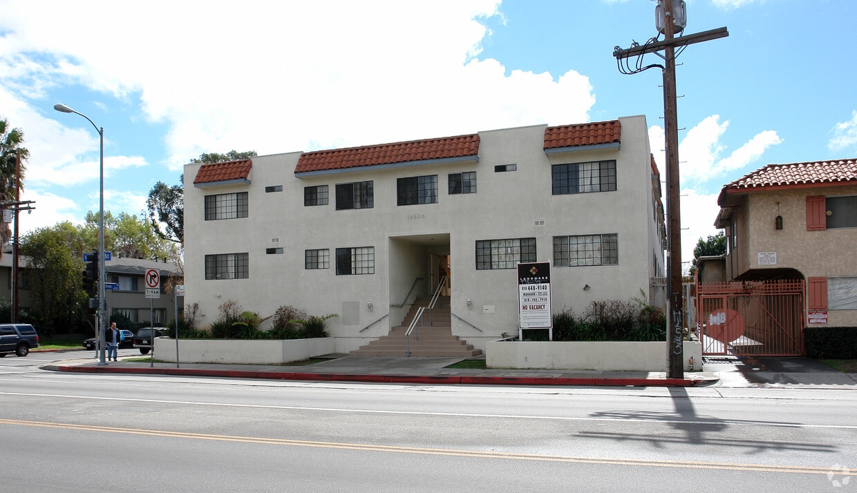 Building Photo - 15506 Vanowens