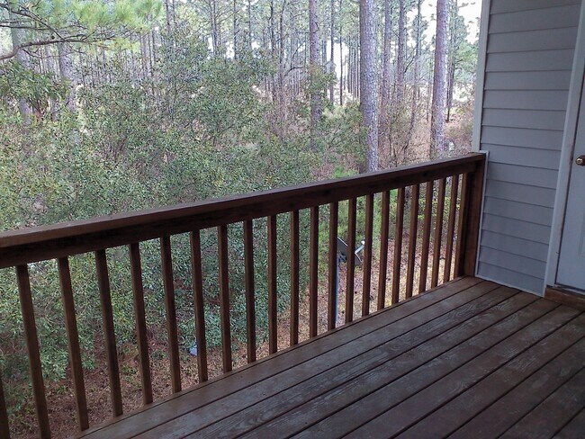 Building Photo - 2 Bedroom, 1 bath apartment Upstairs Unit