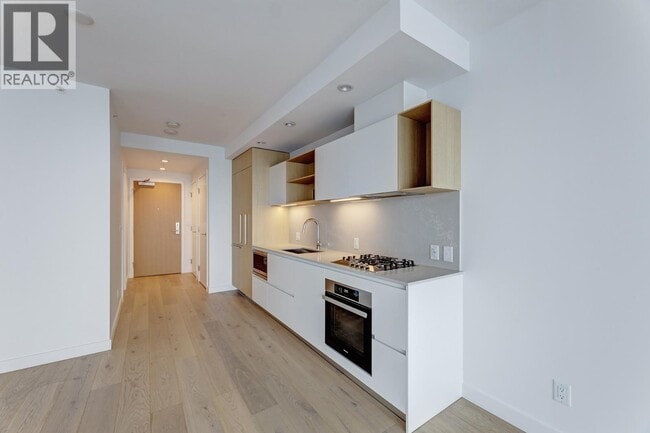 Photo du bâtiment - 6000 McKay Ave