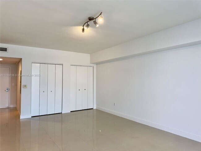 Foto del edificio - 475 Brickell Ave