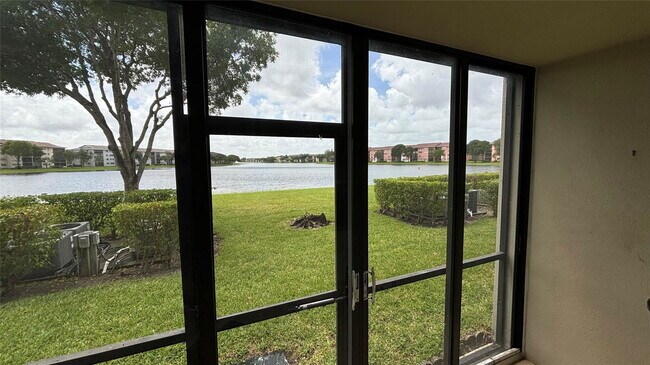 Building Photo - 13800 SW 5th Ct
