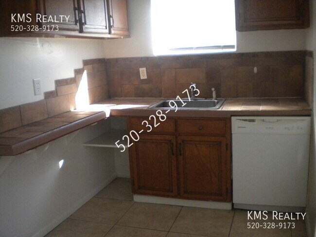 Building Photo - 2750 N Los Altos Ave