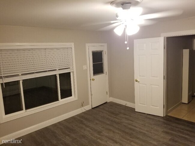 Foto del edificio - 1 br, 1 bath Townhome - 728 louisa drive