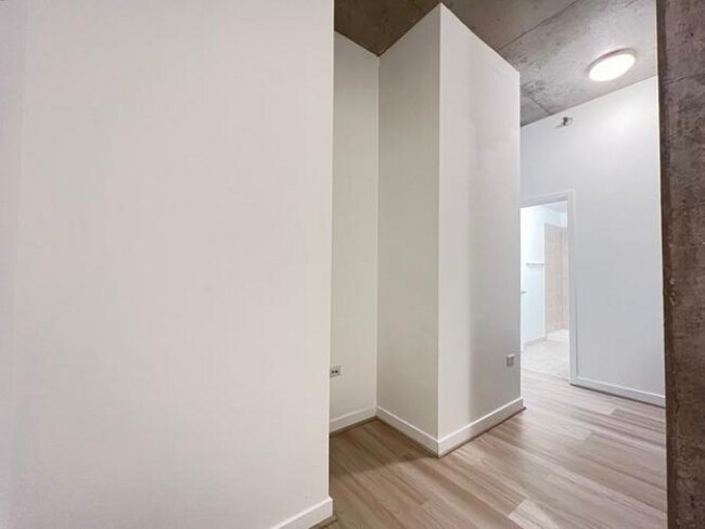 Foto del edificio - 235 W Van Buren St