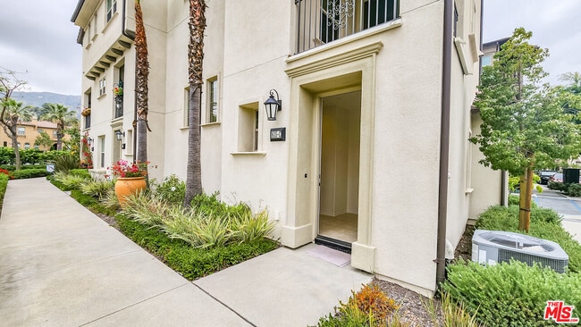 Building Photo - 835 Orchid Way