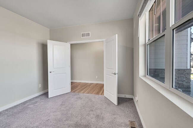 Building Photo - $3,340.95 - 5 Bed, 3 Bath Home in Thornton with Cozy Fireplace and Fenced-in Yard