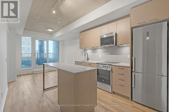 Building Photo - 213-1808 ST CLAIR Ave