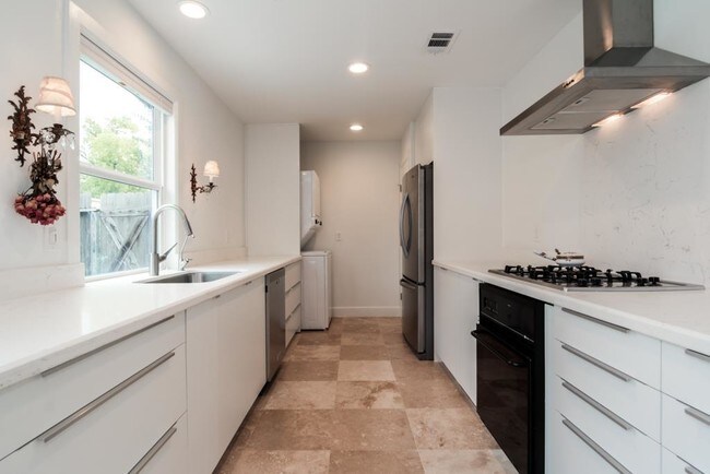 Foto del edificio - 5631 Winsome Ln