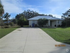 Building Photo - 501 Briar Glen Rd