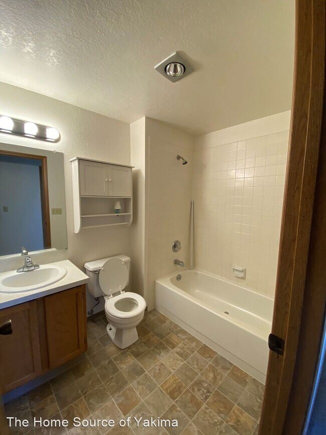 Building Photo - 3 br, 2 bath House - 1511 S. 73rd Ave