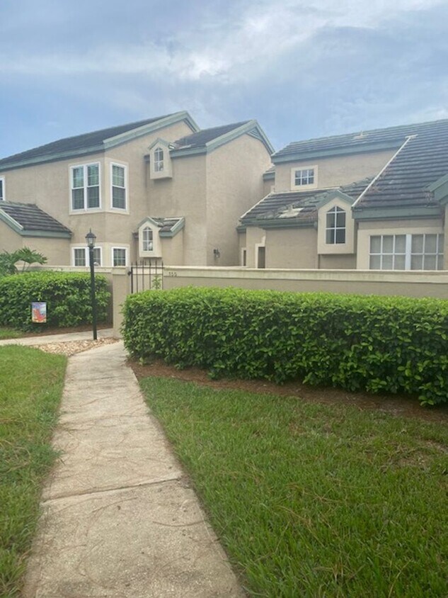 Primary Photo - 2 Bed 2 Bath Gated Condo in Heathrow, FL! ...