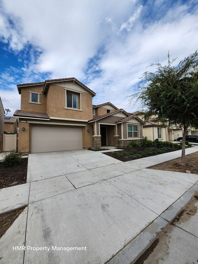 Foto principal - Beautiful two story 5 bedroom in ontario R...