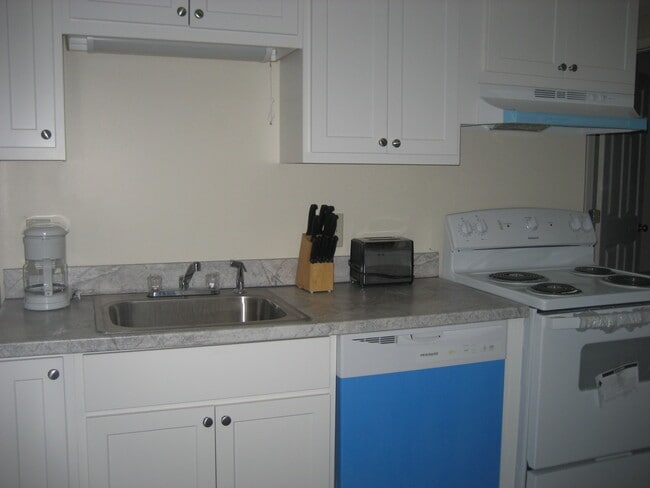 Foto del edificio - 7620 Watson Rd