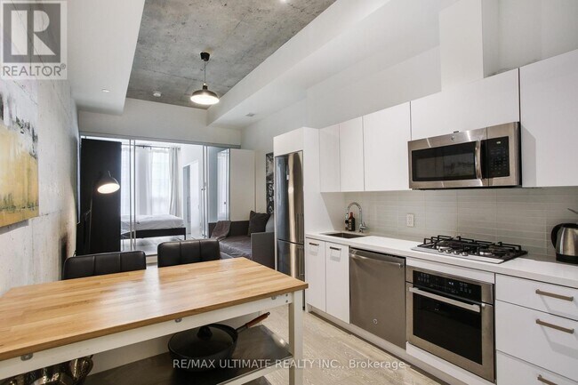 Photo du bâtiment - 608 Richmond St W