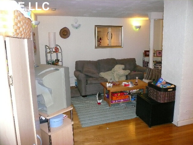 Building Photo - 83 Pleasant St