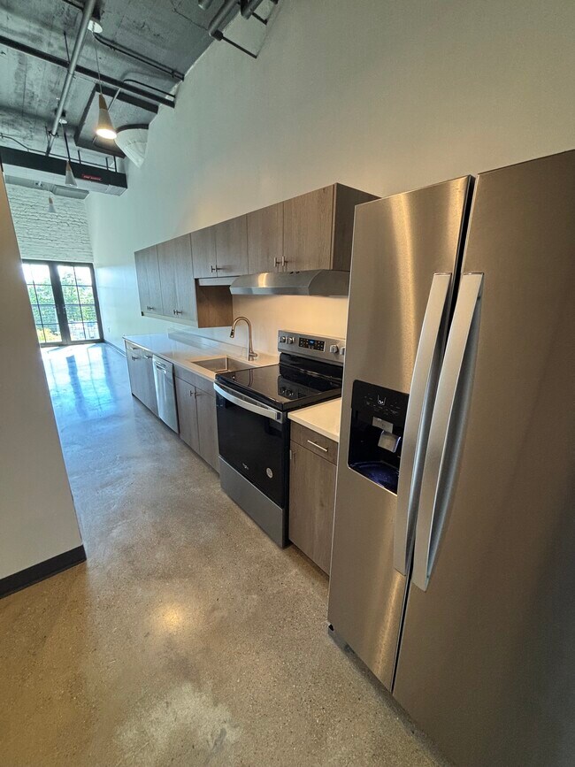 Foto del edificio - Cross and Middle Apartments