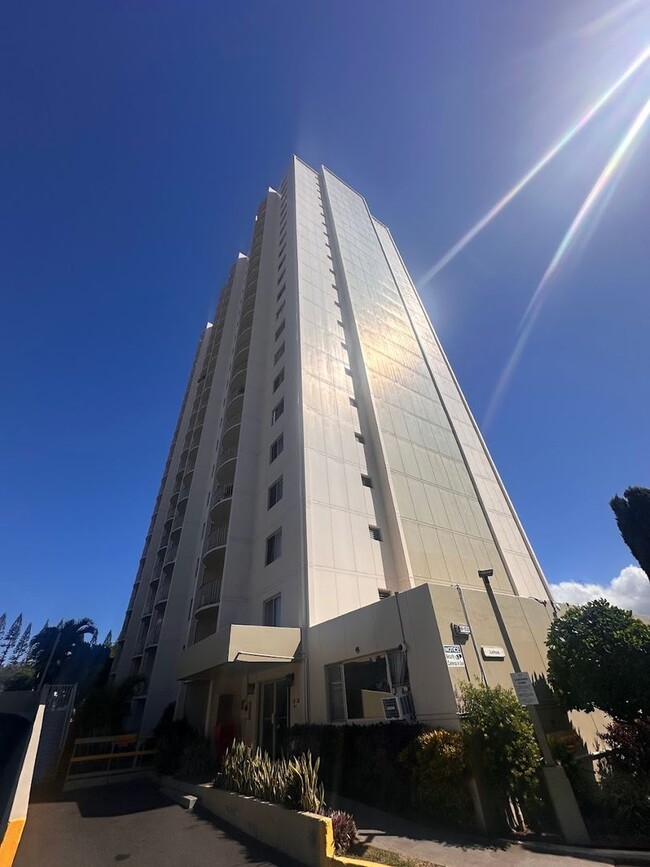 Building Photo - 98-1038-1038 Moanalua Rd