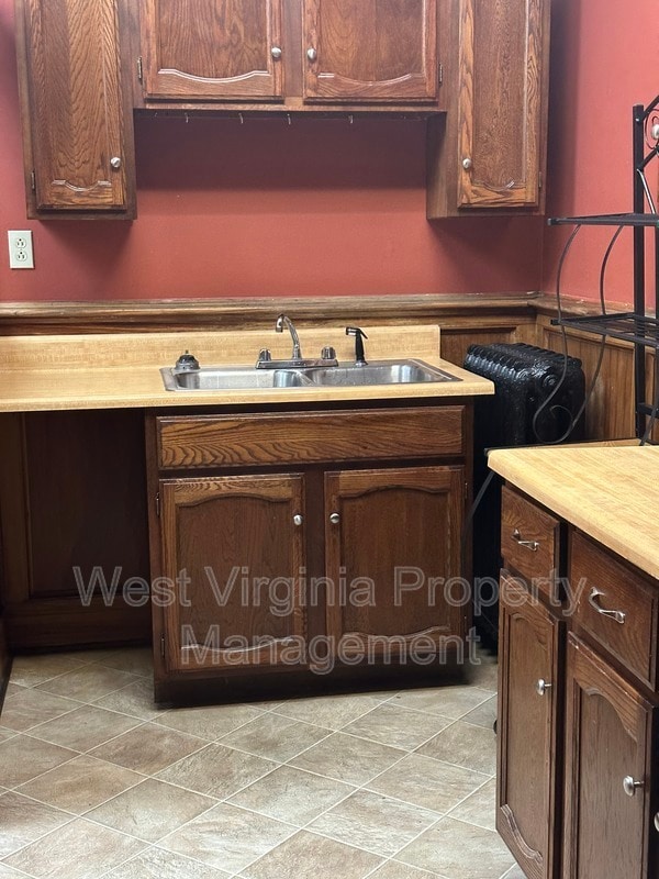 Building Photo - 221 Temple St