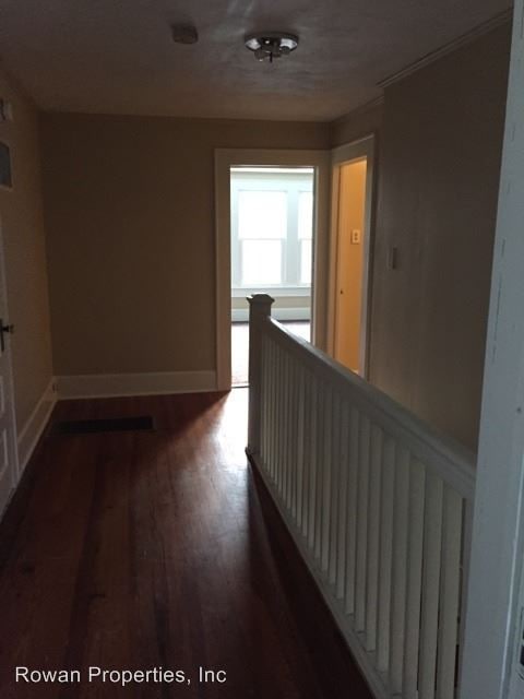Building Photo - 4 br, 2 bath House - 422 W Henderson Street