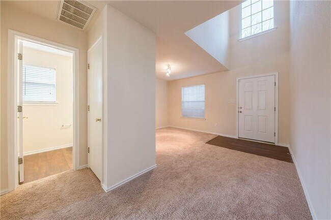 Building Photo - 818 Lavaca Loop