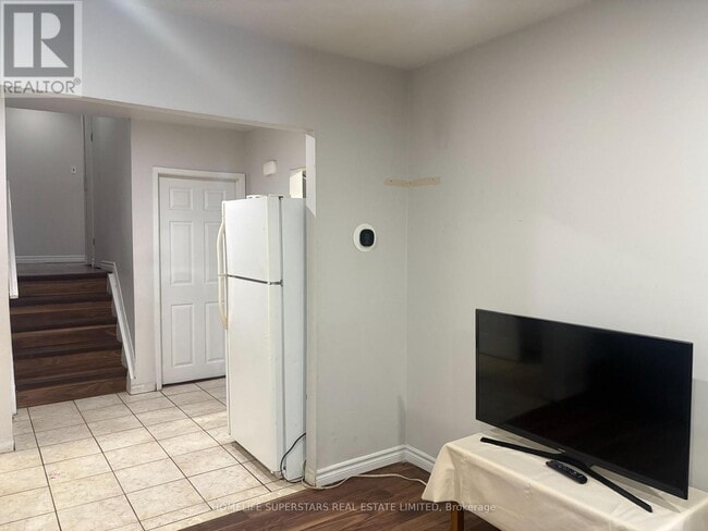 Building Photo - 3670 Crabtree Crescent