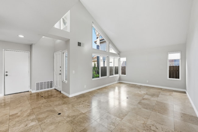 Building Photo - 1727 Avenida Alta Mira