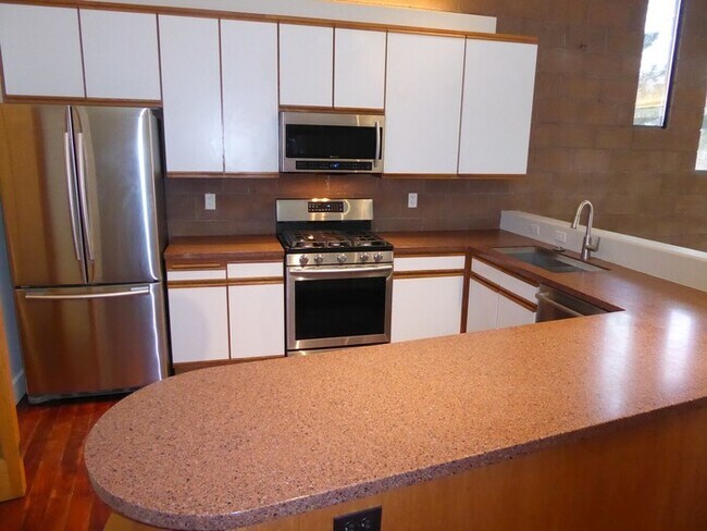Foto del edificio - 4216 Bay Ct NE