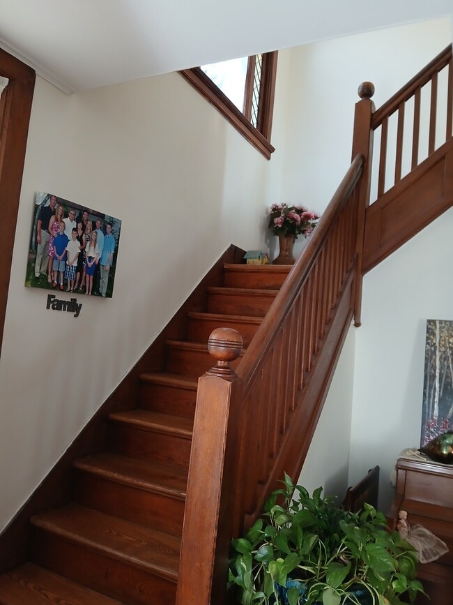 ALL NATURAL WOOD ALL BEDROOMS ON 2ND FLOOR - 103 W 2nd Ave