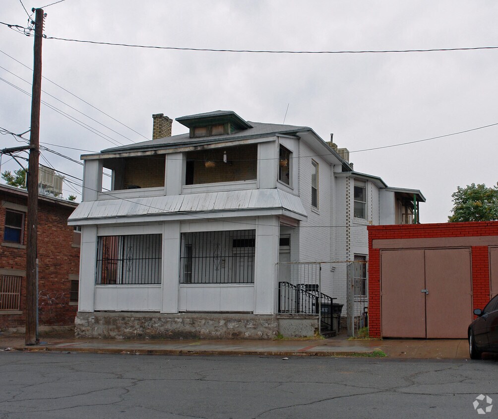 Building Photo - 611 Octavia St