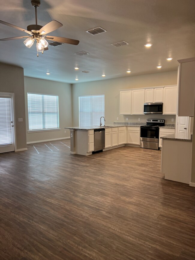 Foto del edificio - Beautiful 4 Bedroom Home Available 6/15/24