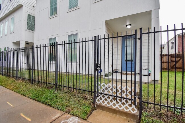 Foto del edificio - 3712 Link Valley Dr.