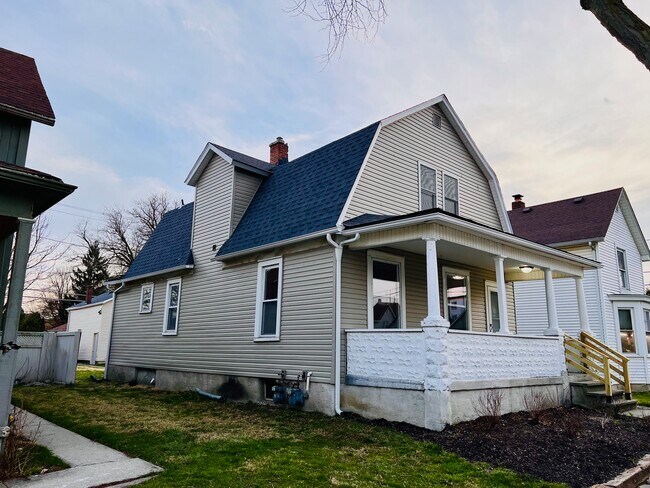 Building Photo - 1909 Bequette St