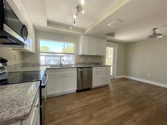 Building Photo - 7553 Cumber Dr