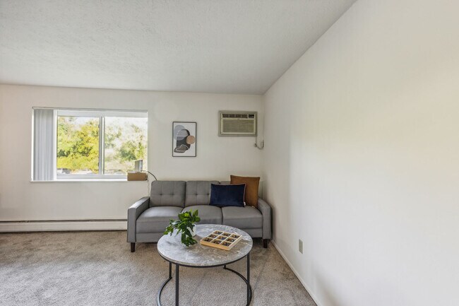 Foto del edificio - 5556 Broadview Rd