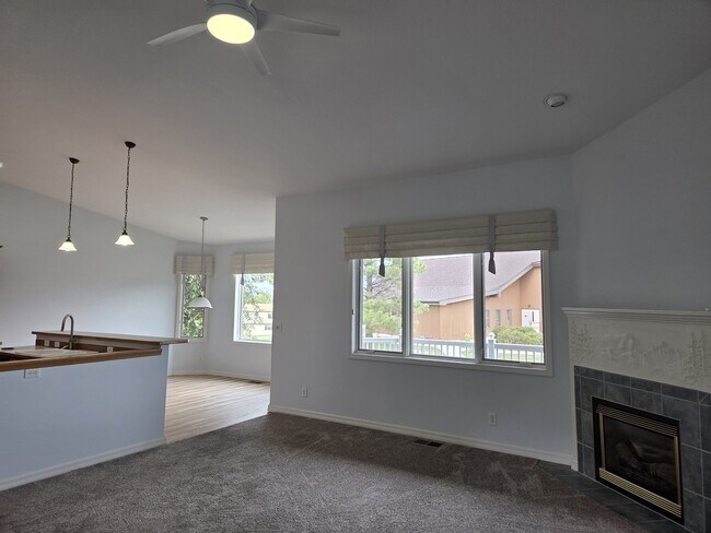 Foto del edificio - 521 Burnham Pl
